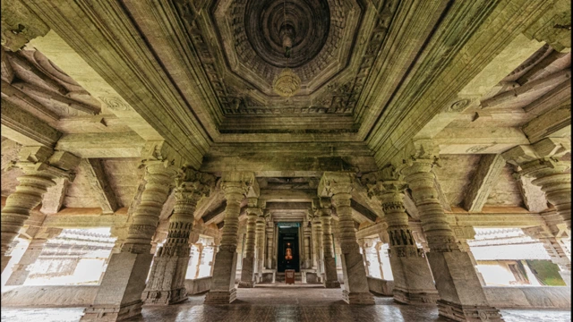 Architecture-of-Saavira-Kambada-Basadi